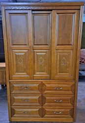 半實木．滑門式．四尺衣櫃